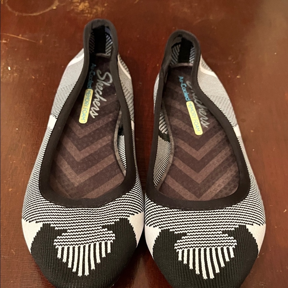 Skechers Black and White Patterned Knit Slip-On Flats 7 1/2